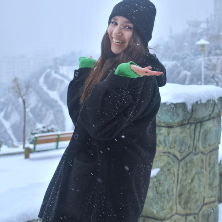 Taylor Singh, Client Relations Director, discussing corporate gifting strategy with business clients